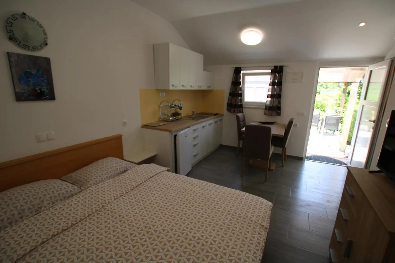 Apartments Green Garden Labinci 0*,  Chorvatsko